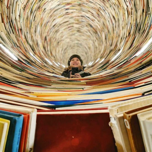 Idiom &ndash; the Infinity Book Tower